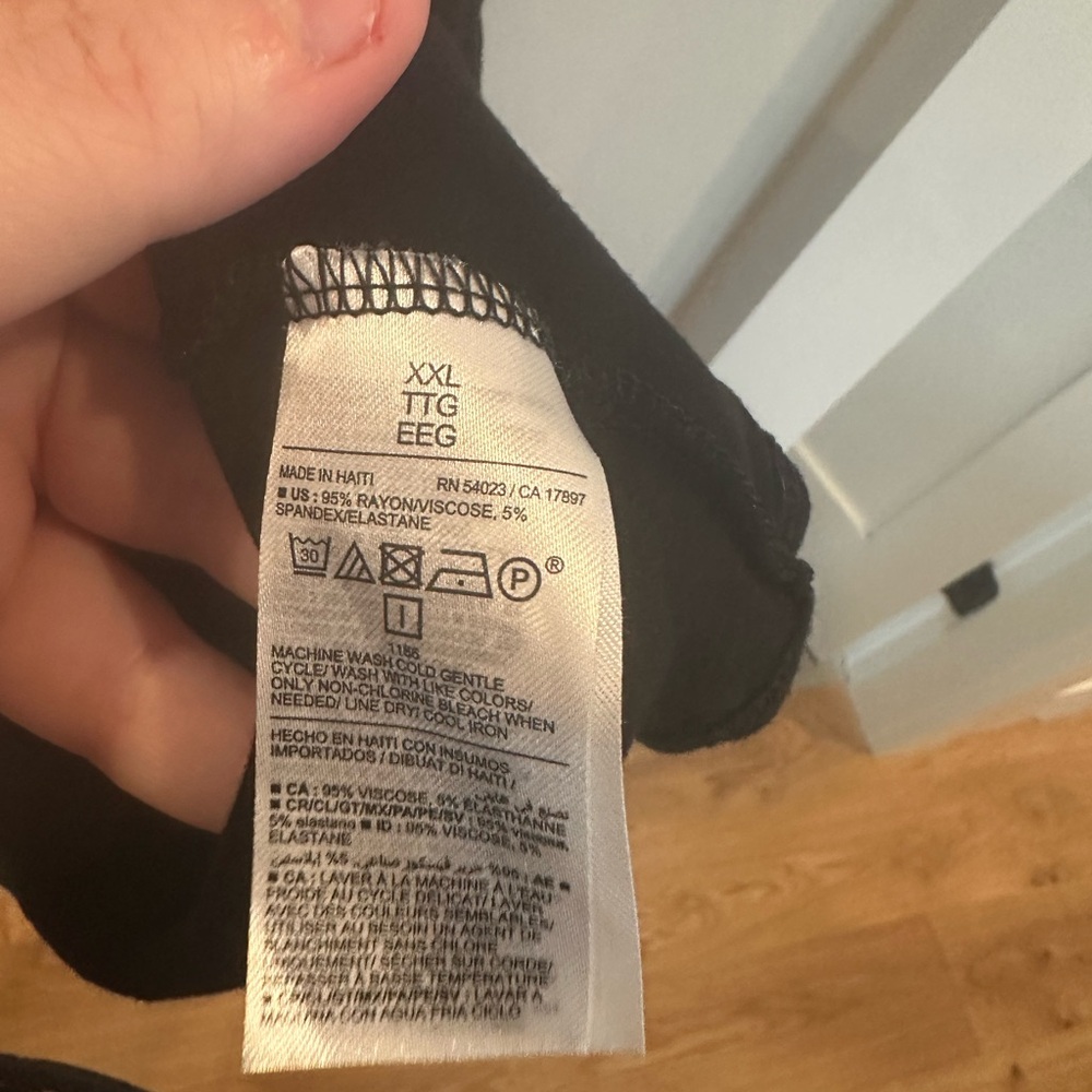 Old Navy Sleeveless Black Tank Top - Picture 4 of 5